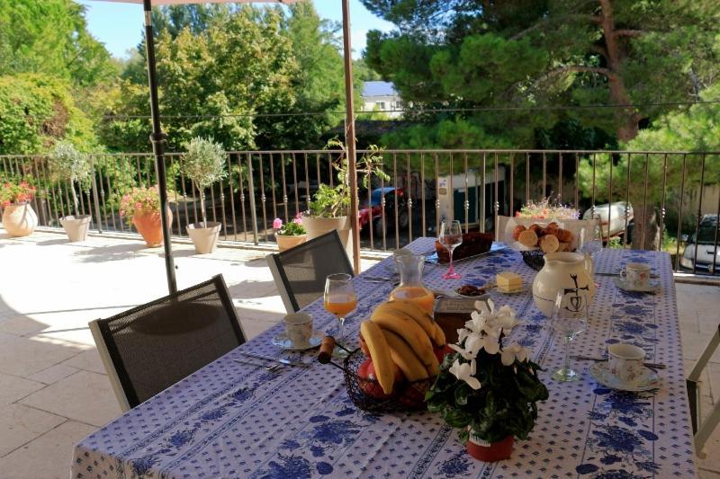 Bed and Breakfast Mas D'Auzieres Saint-Gilles  Exterior foto